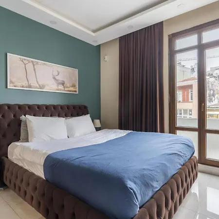 Central Flat With Balcony In Inonu Sisli Istanboel